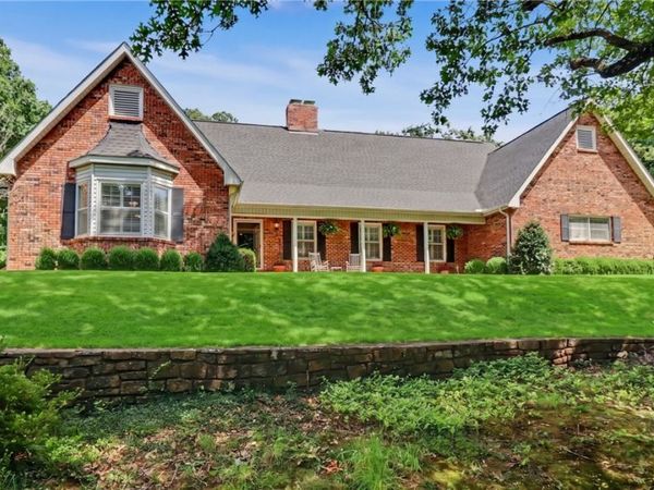 1134 N Crossover Road , Fayetteville, AR 72701