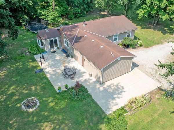 579 N County Line Road , Sunbury, OH 43074