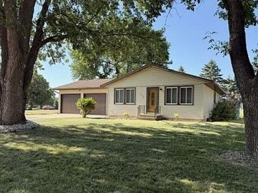 1790 Maple Park Circle, Windom, MN 56101