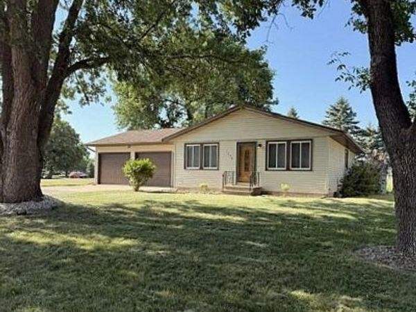 1790 Maple Park Circle, Windom, MN 56101