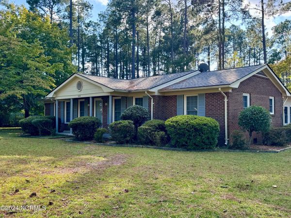 1003 Robinwood Road , Aberdeen, NC 28315