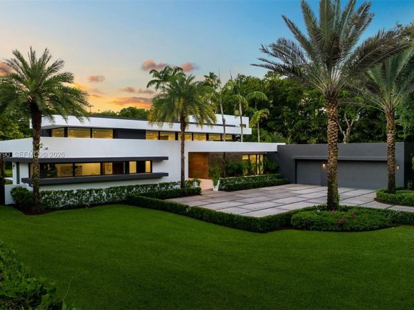 7502 SW 102nd St , Pinecrest, FL 33156