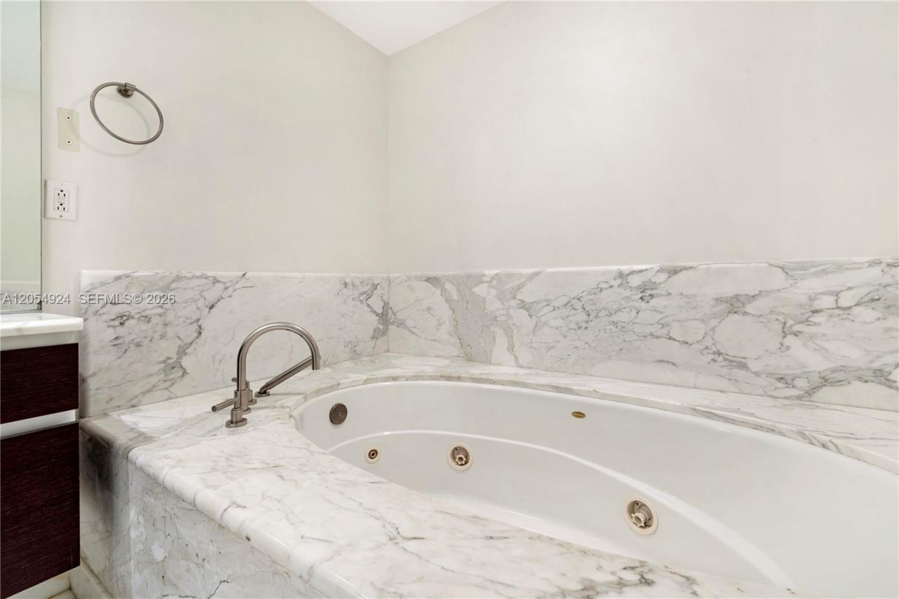 2627 S Bayshore Dr , Unit 1008, Miami, FL 33133 Photo
