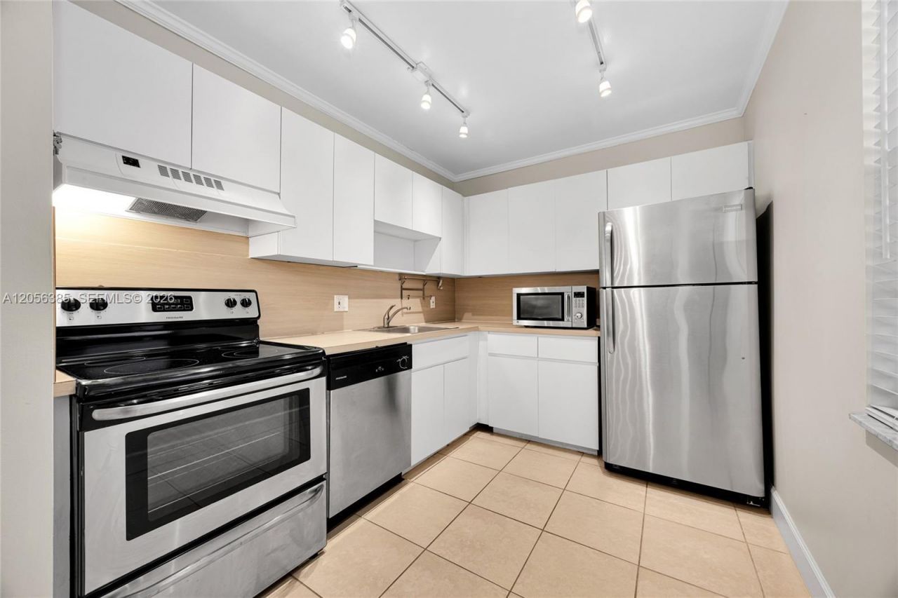 8261 SW 128th St , Unit 207, Pinecrest, FL 33156 Photo