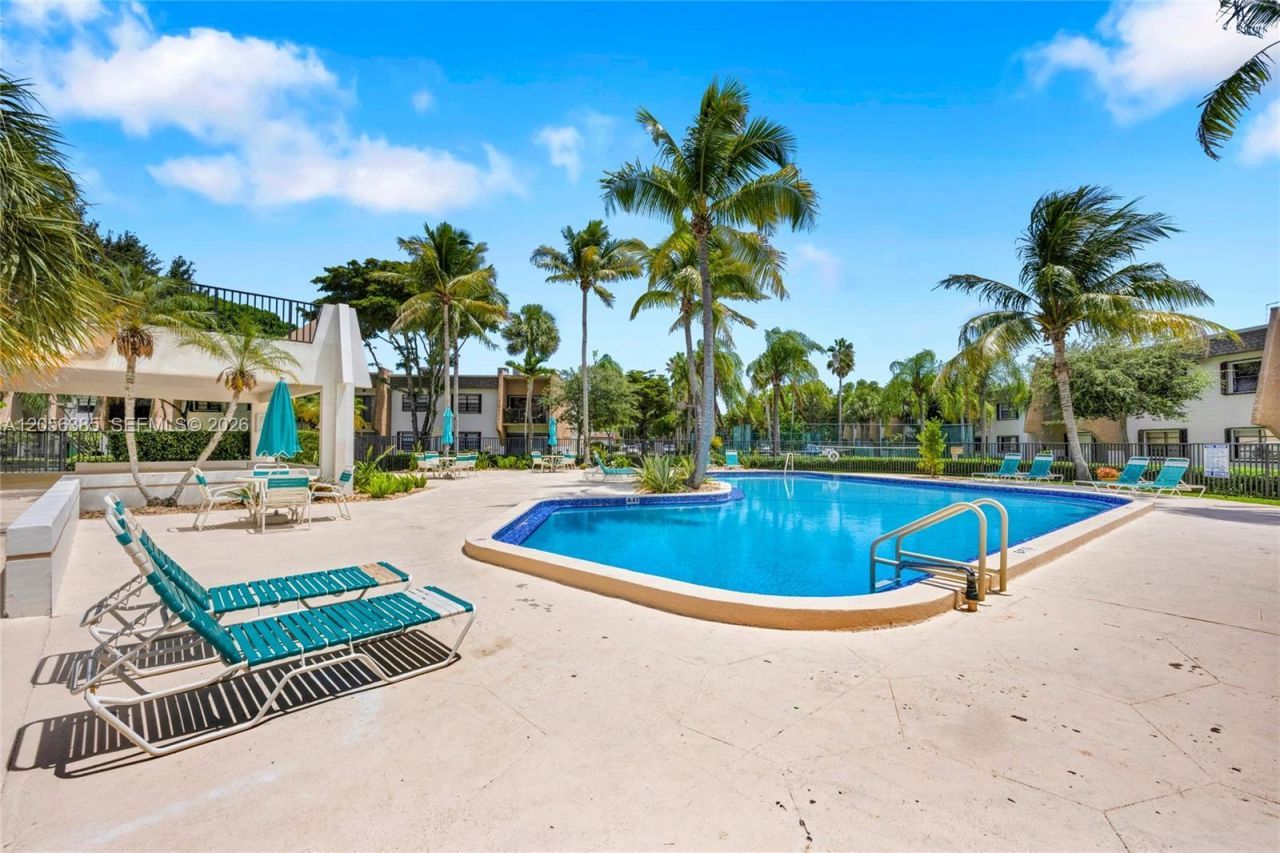 8261 SW 128th St , Unit 207, Pinecrest, FL 33156 Photo