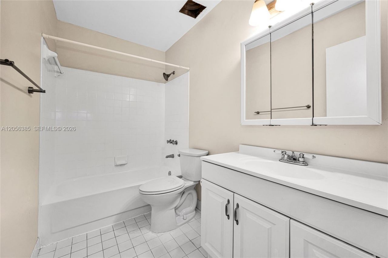 8261 SW 128th St , Unit 207, Pinecrest, FL 33156 Photo