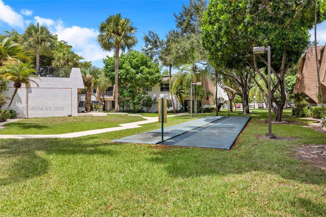 8261 SW 128th St , Unit 207, Pinecrest, FL 33156 Photo