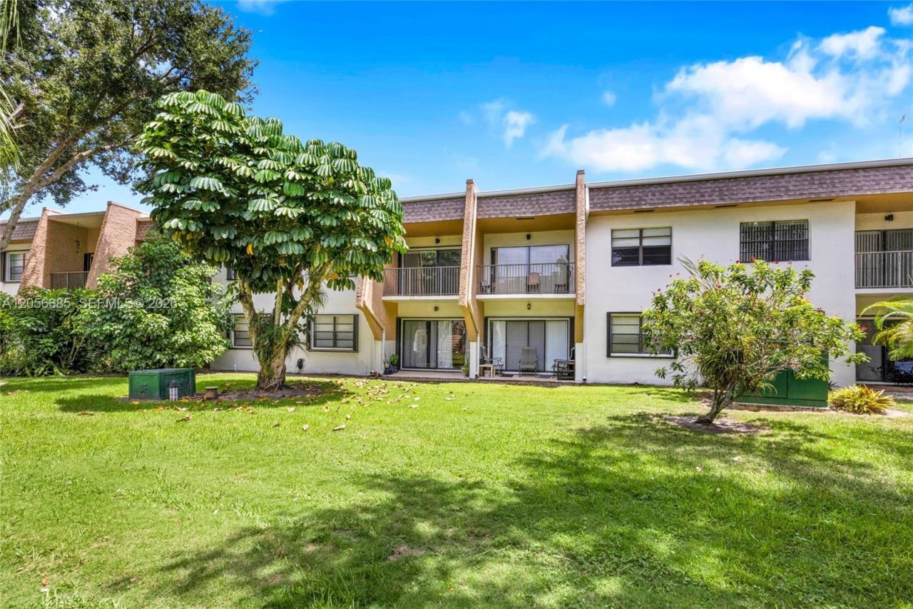 8261 SW 128th St , Unit 207, Pinecrest, FL 33156 Photo