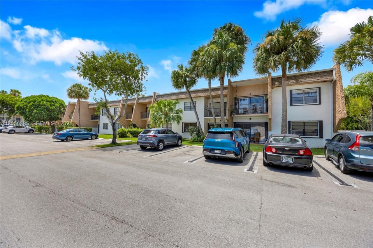 8261 SW 128th St , Unit 207, Pinecrest, FL 33156 Photo
