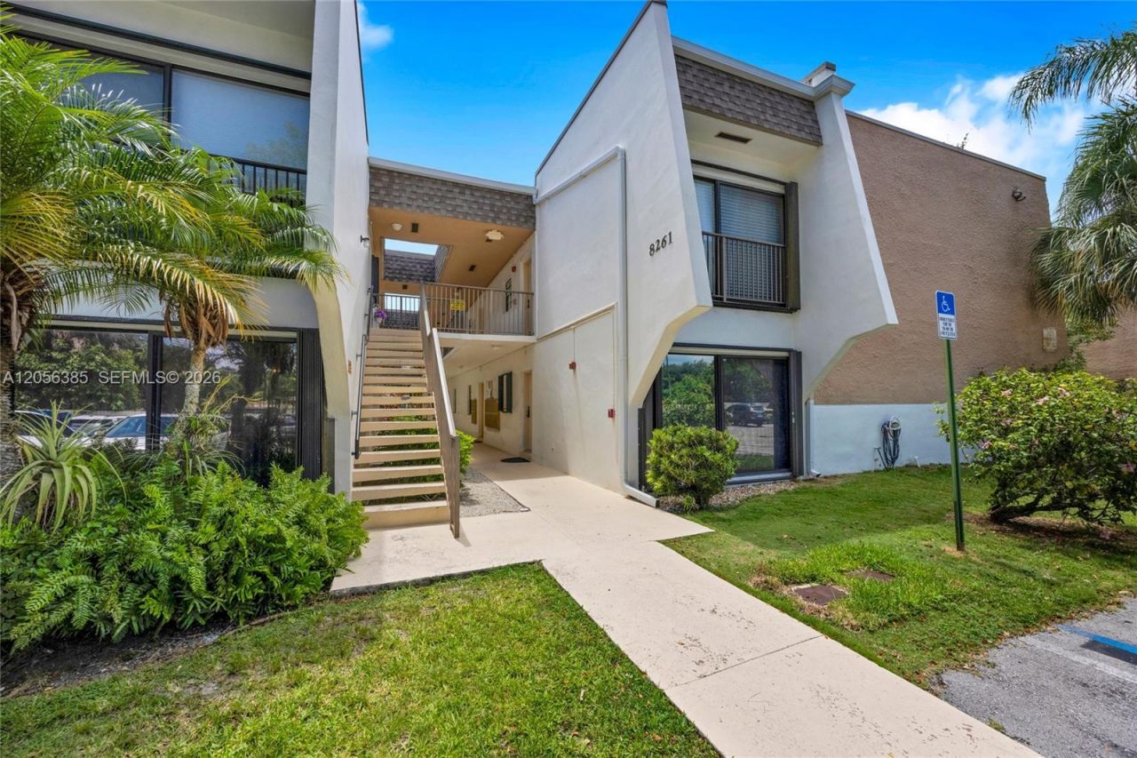 8261 SW 128th St , Unit 207, Pinecrest, FL 33156 Photo