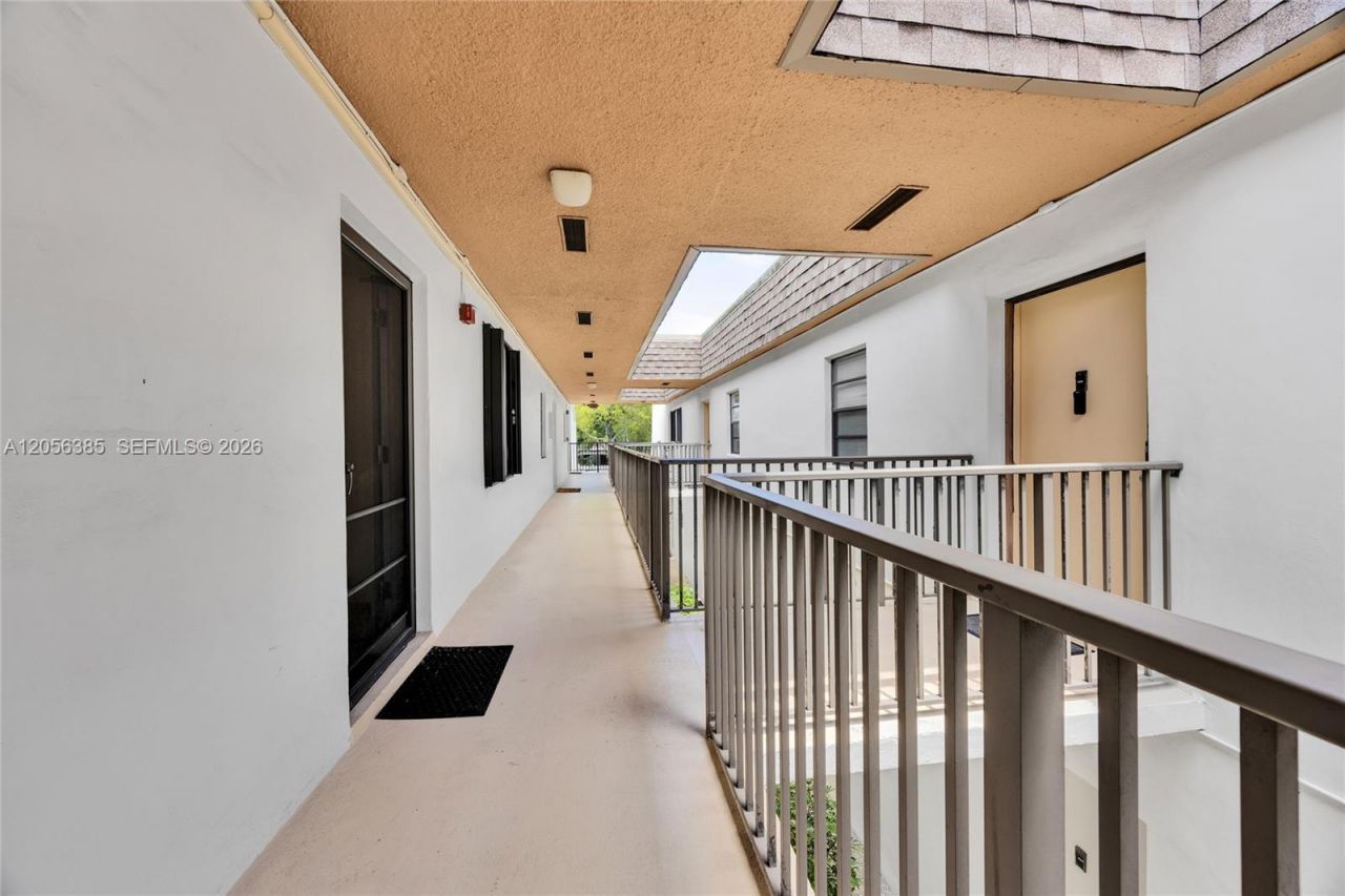 8261 SW 128th St , Unit 207, Pinecrest, FL 33156 Photo