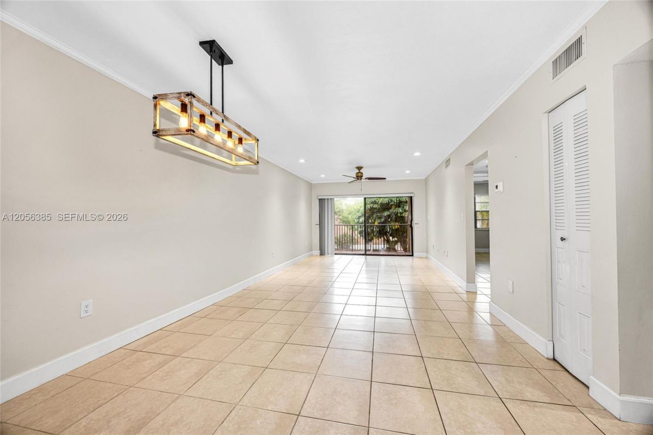 8261 SW 128th St , Unit 207, Pinecrest, FL 33156 Photo