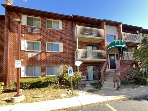 820 N Lakeside Drive, Unit 3A, Vernon Hills, IL 60061