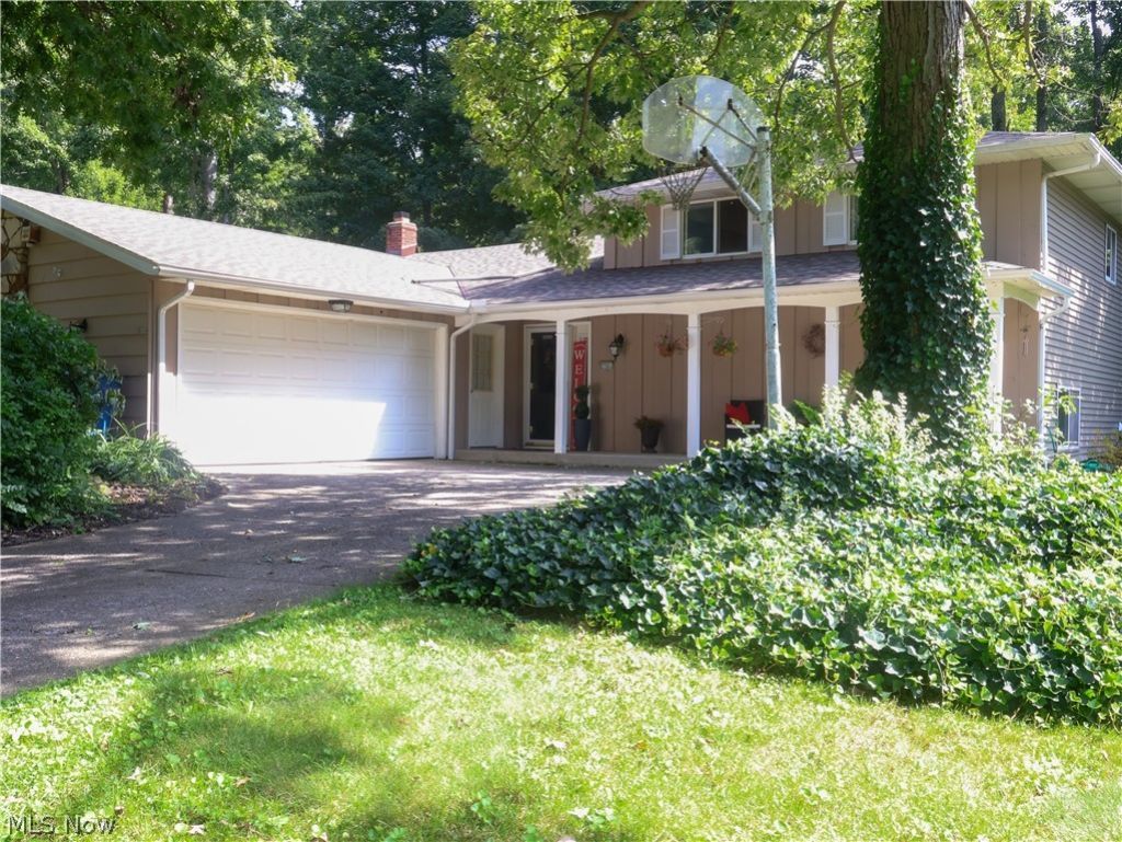 27561 Linwood Circle, North Olmsted, OH 44070