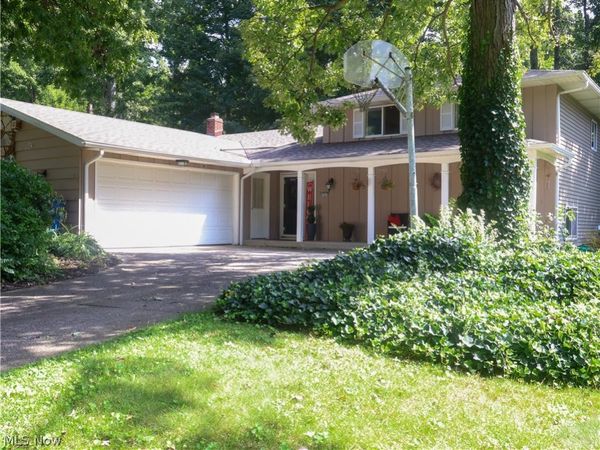 27561 Linwood Circle, North Olmsted, OH 44070