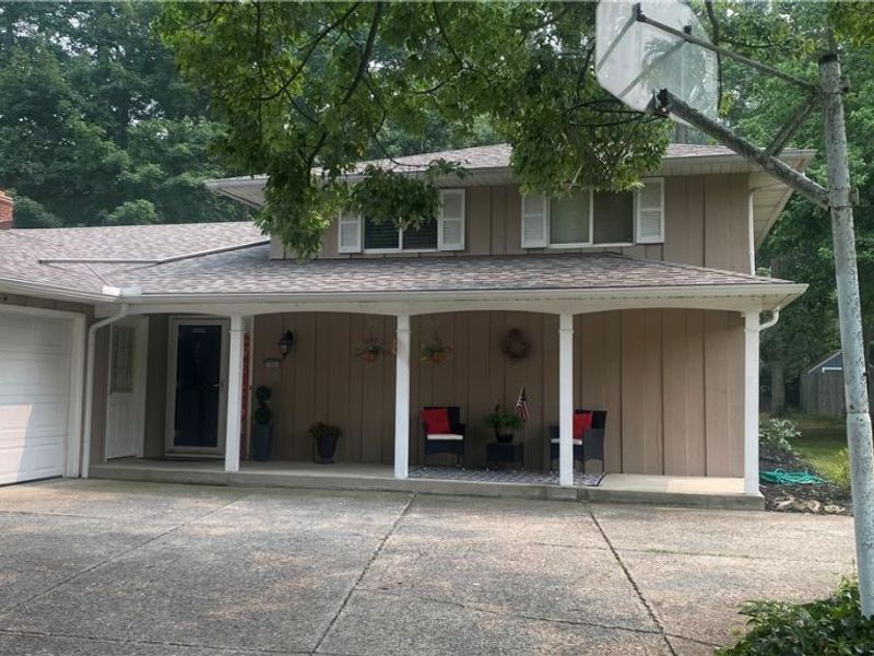 27561 Linwood Circle, North Olmsted, OH 44070 Photo 2