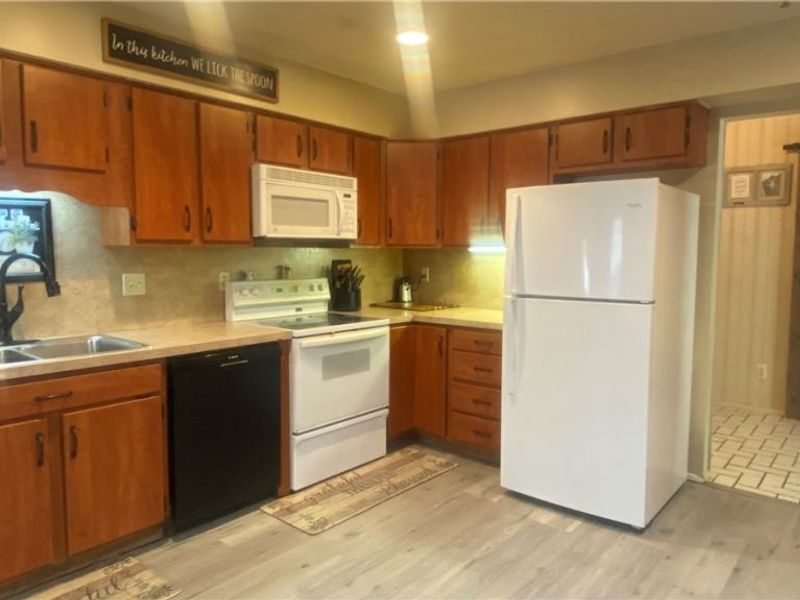 27561 Linwood Circle, North Olmsted, OH 44070 Photo 4