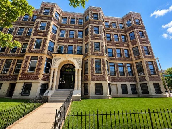 394 Riverway, Unit 10, Boston, MA 02115
