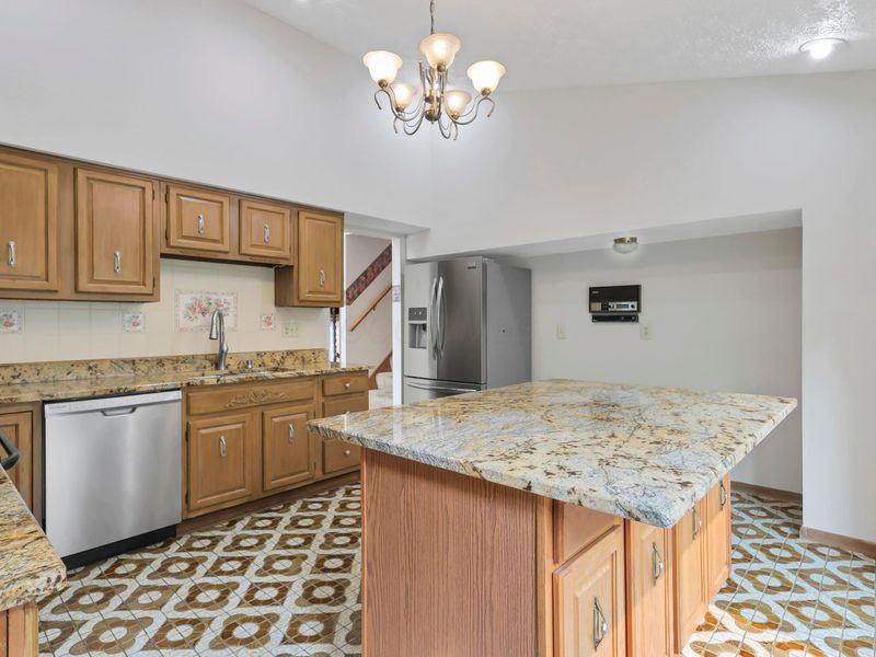 3350 Sycamore Knoll Drive, Columbus, OH 43219 Photo 17