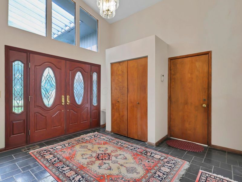 3350 Sycamore Knoll Drive, Columbus, OH 43219 Photo 6