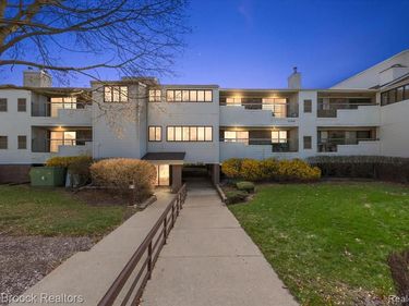 30414 Orchard Lake Road , Farmington Hills, MI 48334