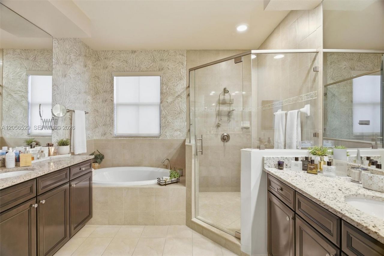 8870 NW 99th Path , Doral, FL 33178 Photo