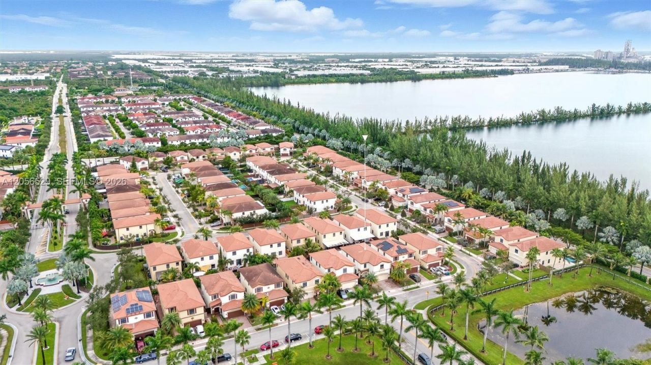 8870 NW 99th Path , Doral, FL 33178 Photo