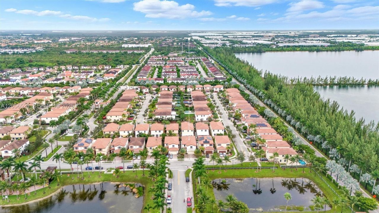 8870 NW 99th Path , Doral, FL 33178 Photo