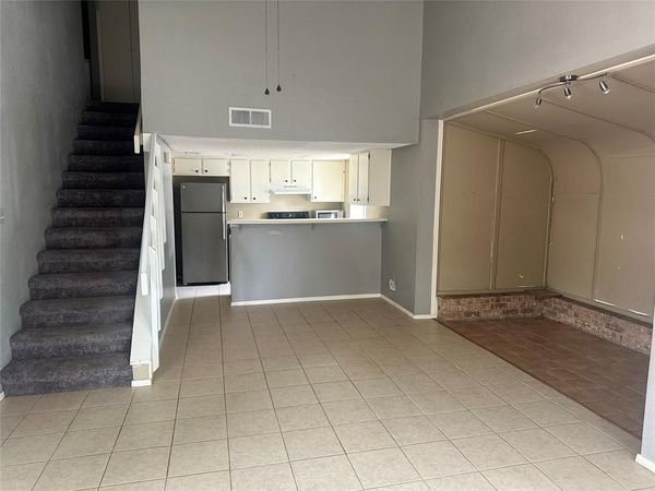 3211 Pearl Street , Unit 304, Nacogdoches, TX 75965