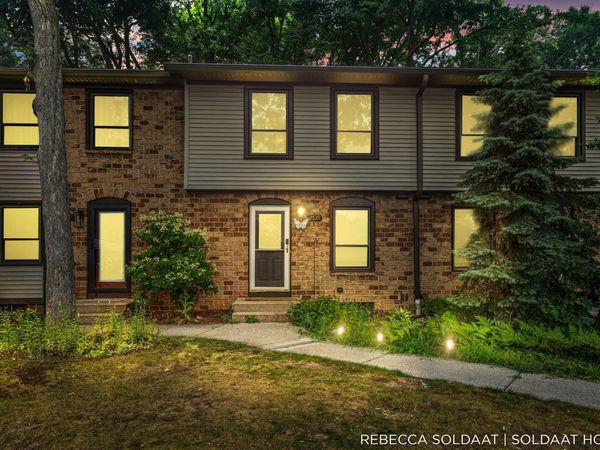 2539 Chatham Woods Drive SE, Grand Rapids, MI 49546