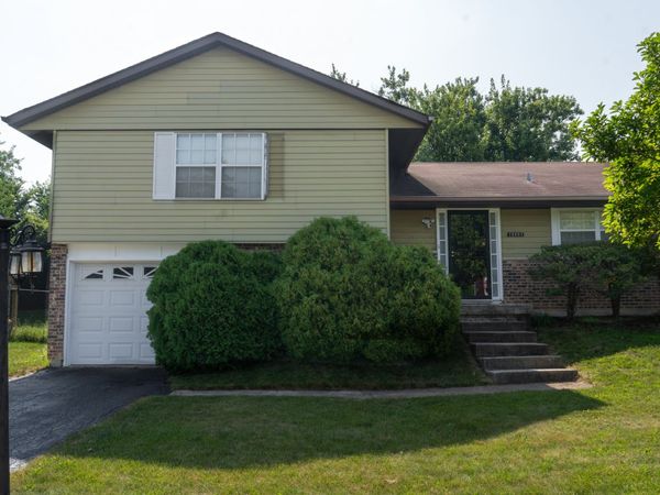 18002 Chantilly Lane , Hazel Crest, IL 60429