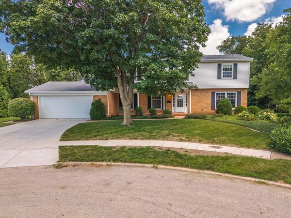 12 Northcrest Court , Bloomington, IL 61701