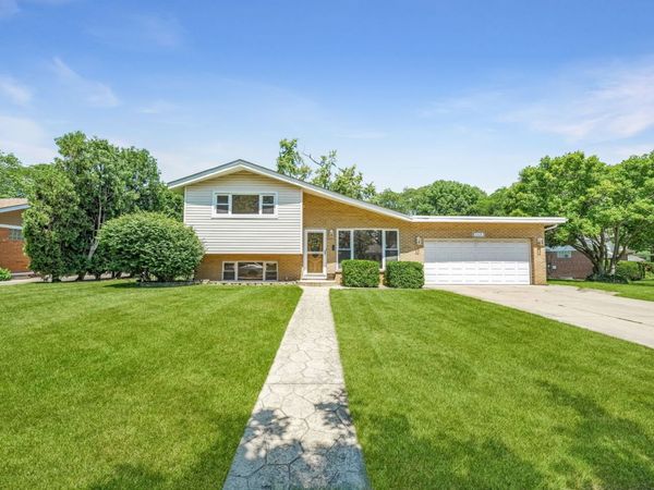 513 W Division Street , Itasca, IL 60143