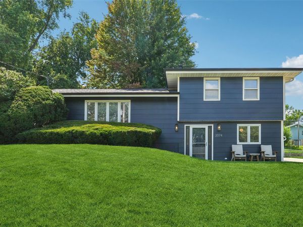 2074 NW 80th Court, Clive, IA 50325