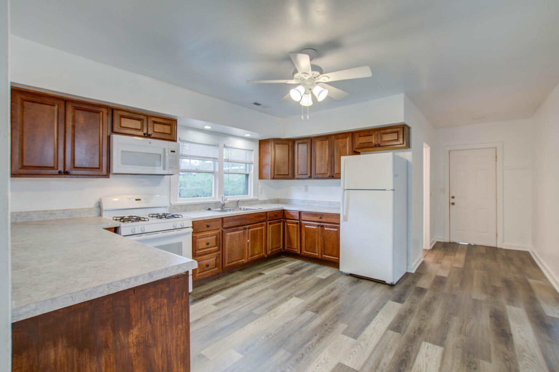 1833 Orangeburg Street Photo 6