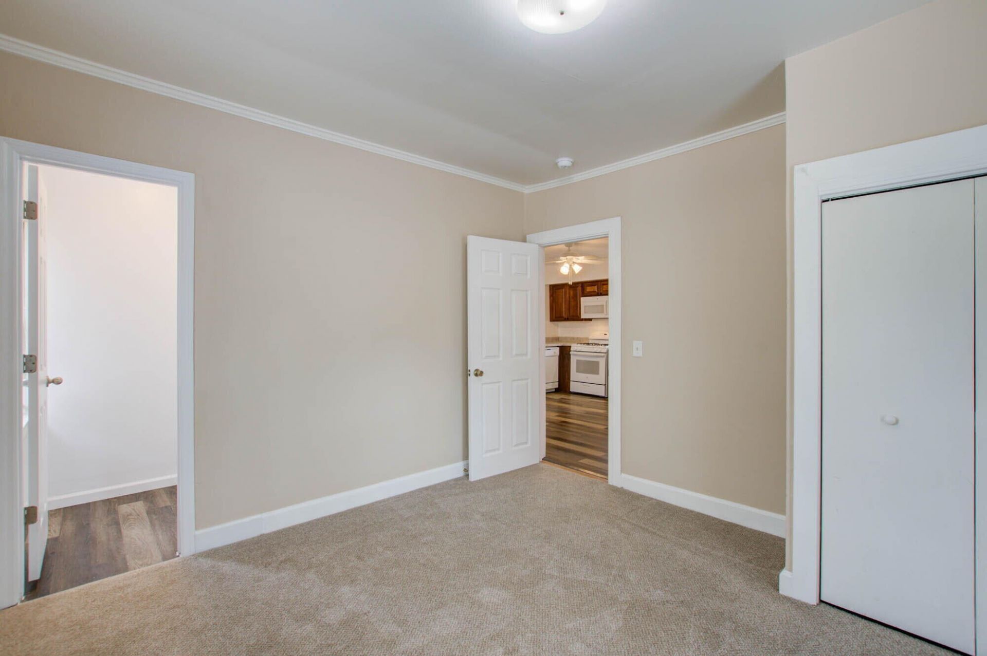 1833 Orangeburg Street Photo 9