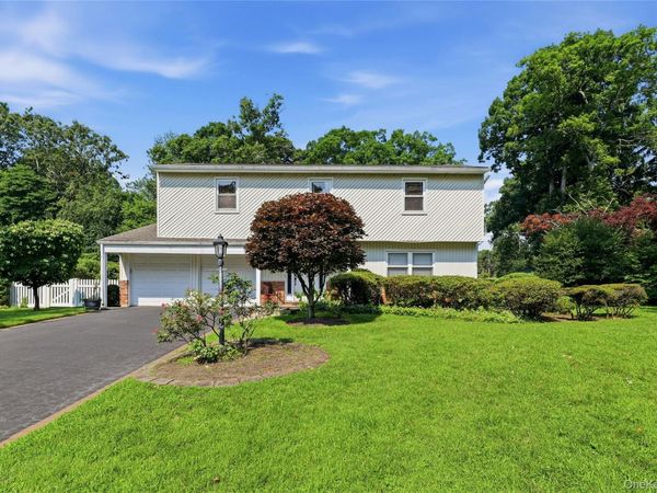 12 Kenny Street , Hauppauge, NY 11788