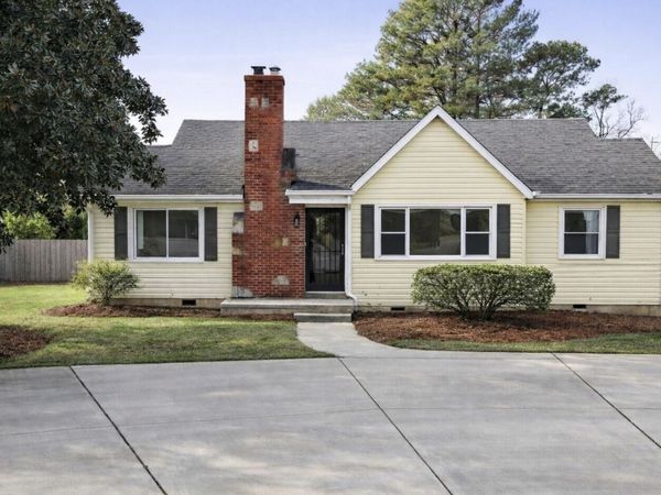 583 N Broad St , Lexington, TN 38351