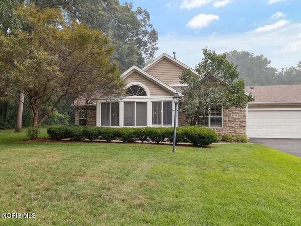 2358 Whispering Pines Drive, Toledo, OH 43617
