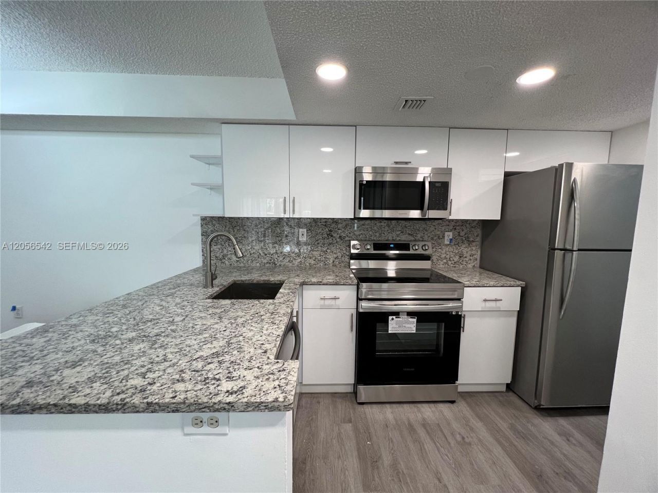 7235 NW 179th St , Unit 104, Hialeah, FL 33015 Photo