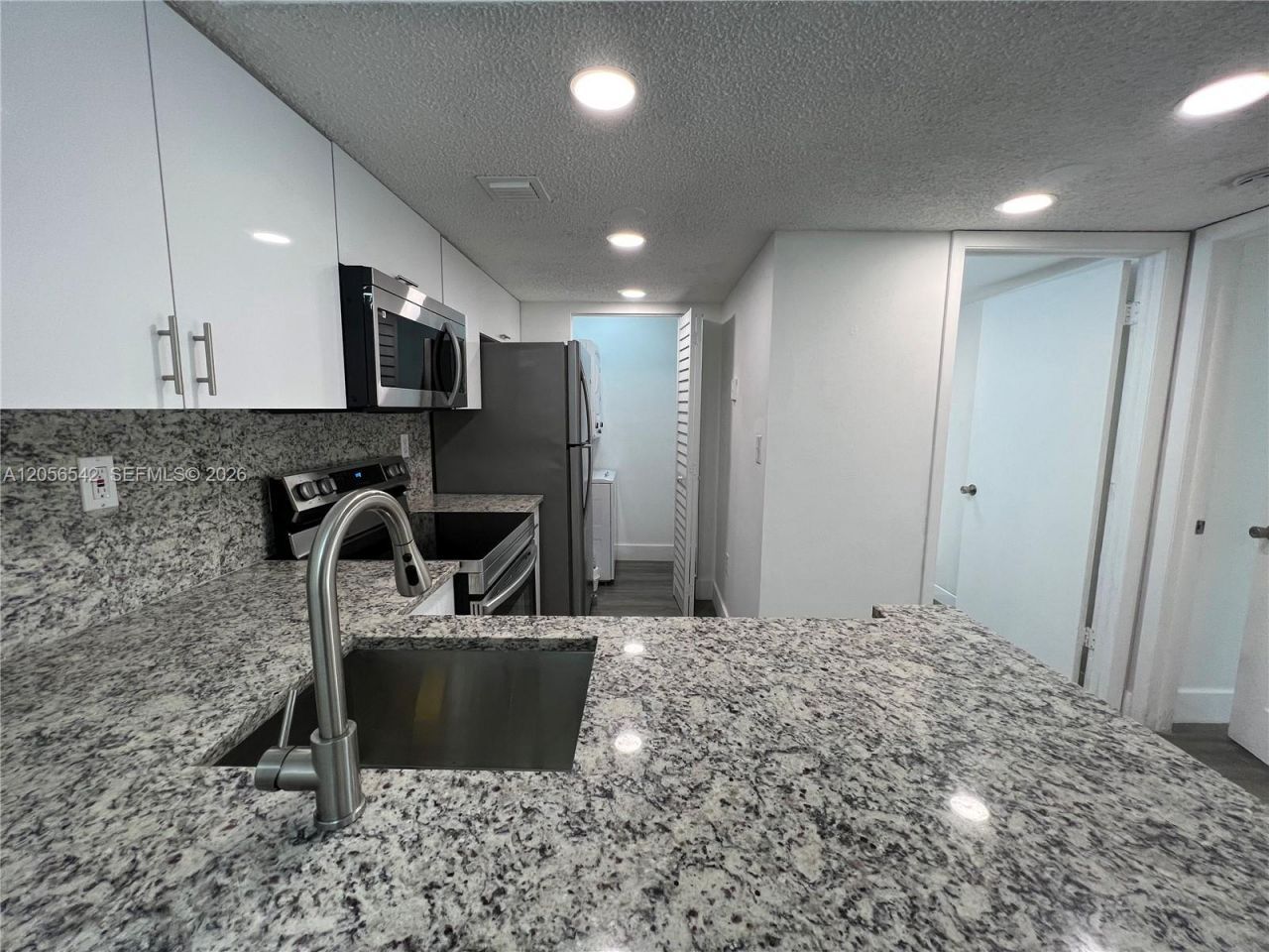 7235 NW 179th St , Unit 104, Hialeah, FL 33015 Photo