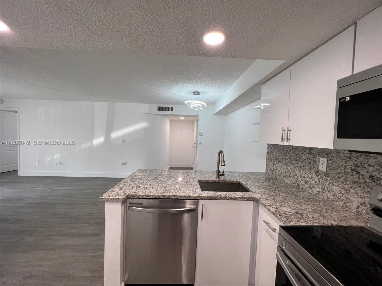 7235 NW 179th St , Unit 104, Hialeah, FL 33015 Photo