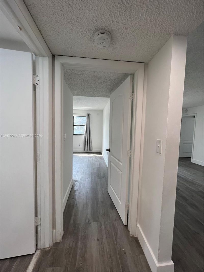 7235 NW 179th St , Unit 104, Hialeah, FL 33015 Photo
