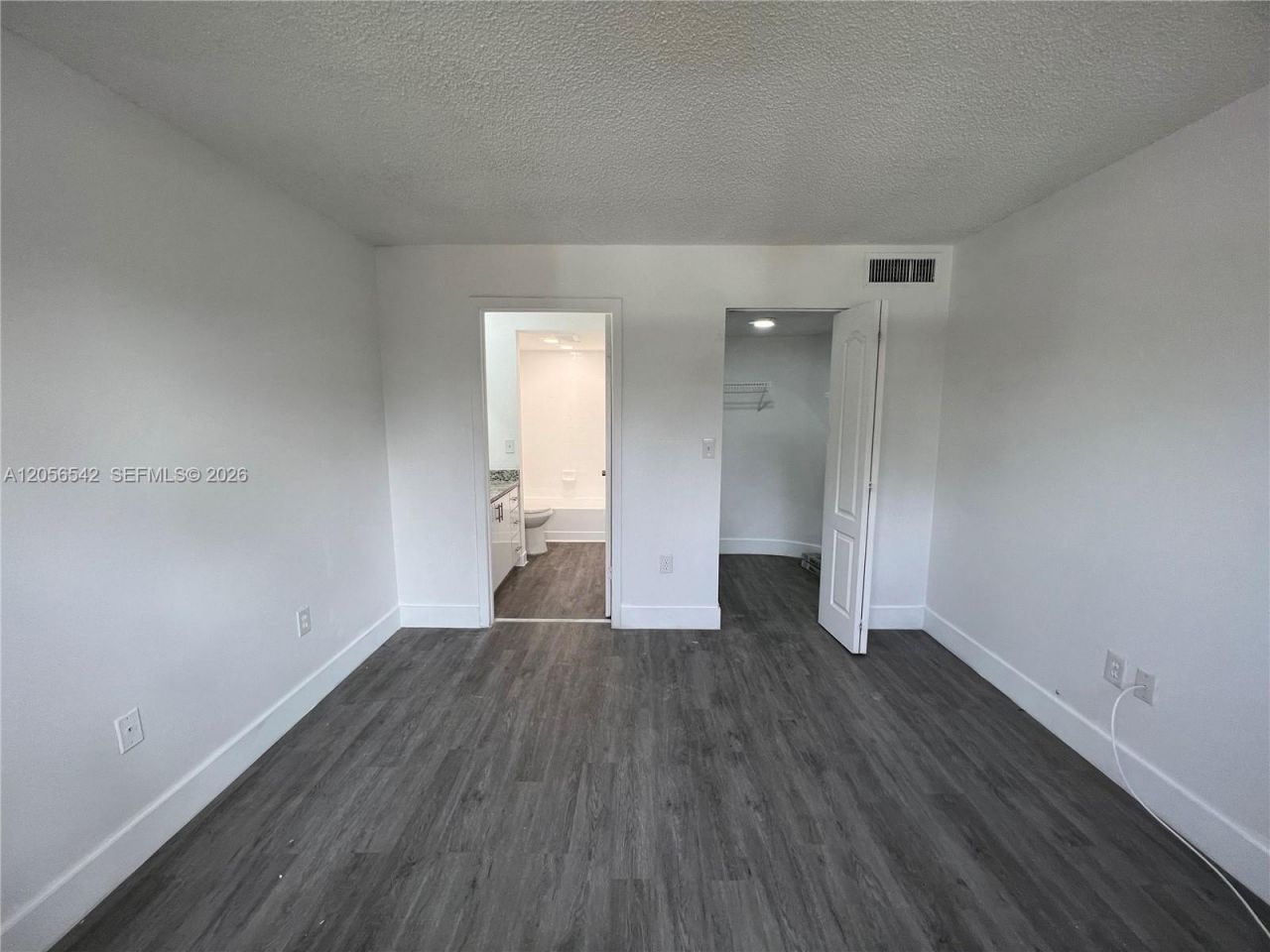 7235 NW 179th St , Unit 104, Hialeah, FL 33015 Photo