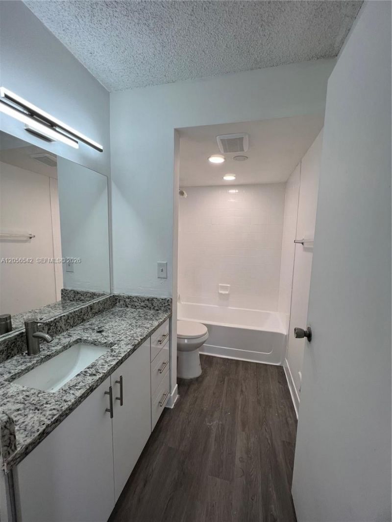 7235 NW 179th St , Unit 104, Hialeah, FL 33015 Photo