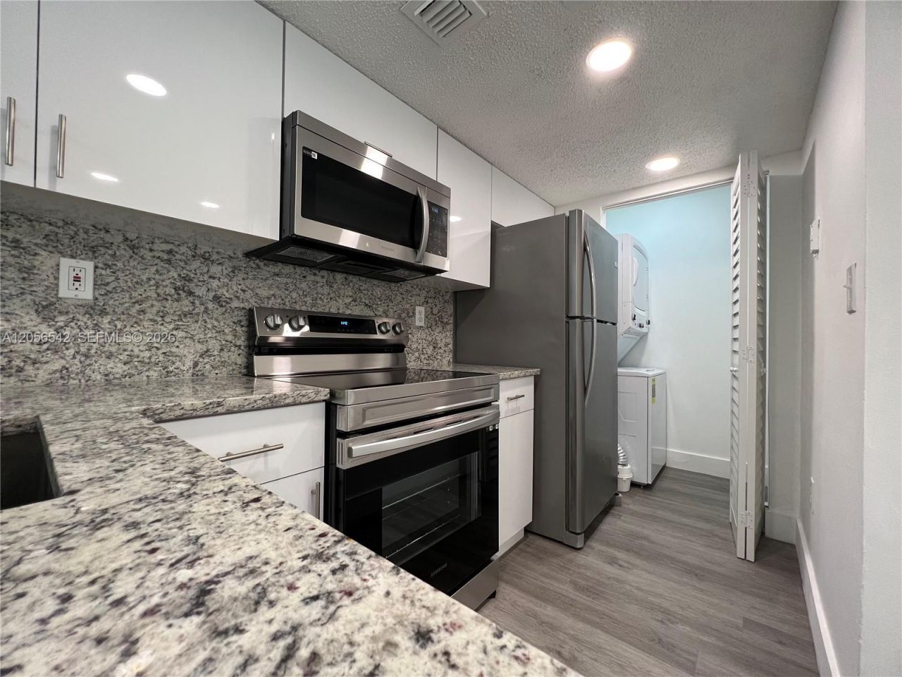 7235 NW 179th St , Unit 104, Hialeah, FL 33015 Photo