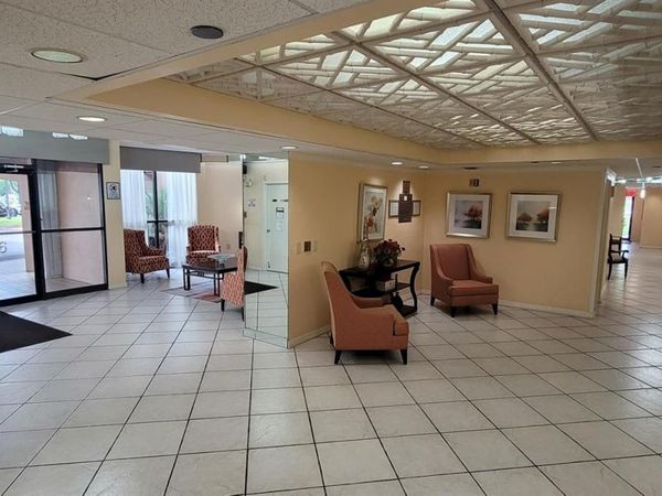 1300 Saint Charles Pl, Unit L19, Pembroke Pines, FL 33026