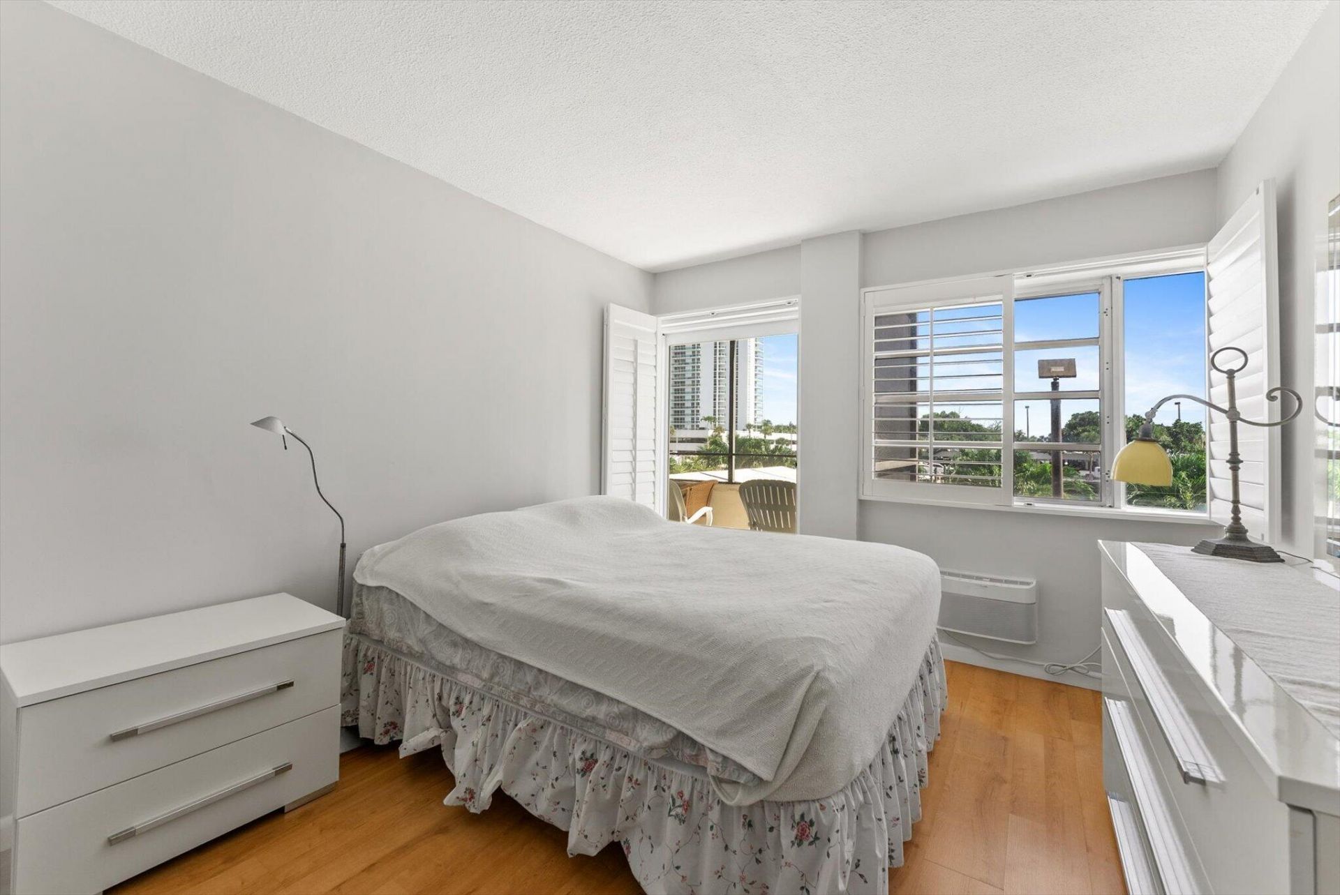 220 Kings Point Drive, Unit 210, Sunny Isles Beach, FL 33160 Photo