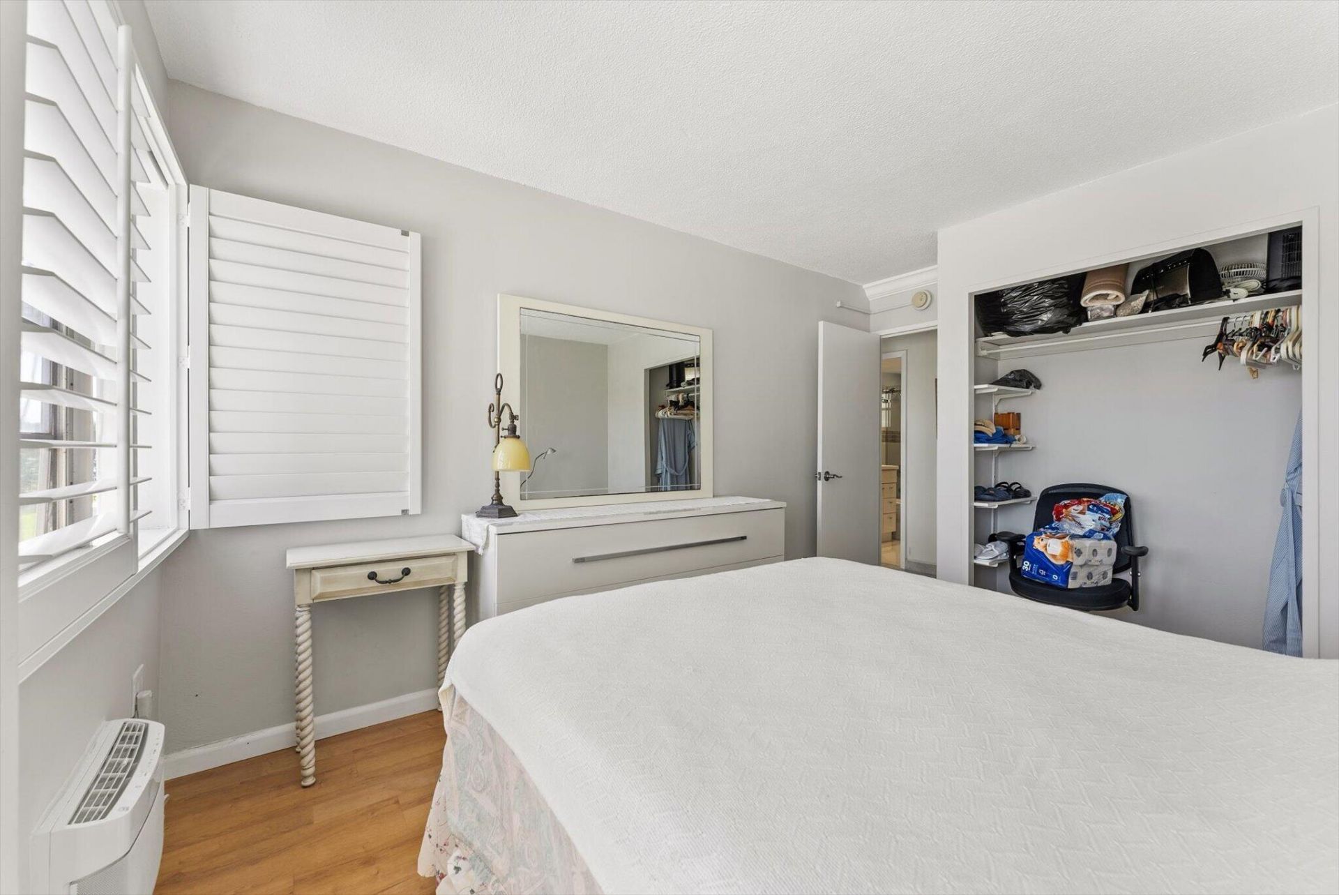 220 Kings Point Drive, Unit 210, Sunny Isles Beach, FL 33160 Photo