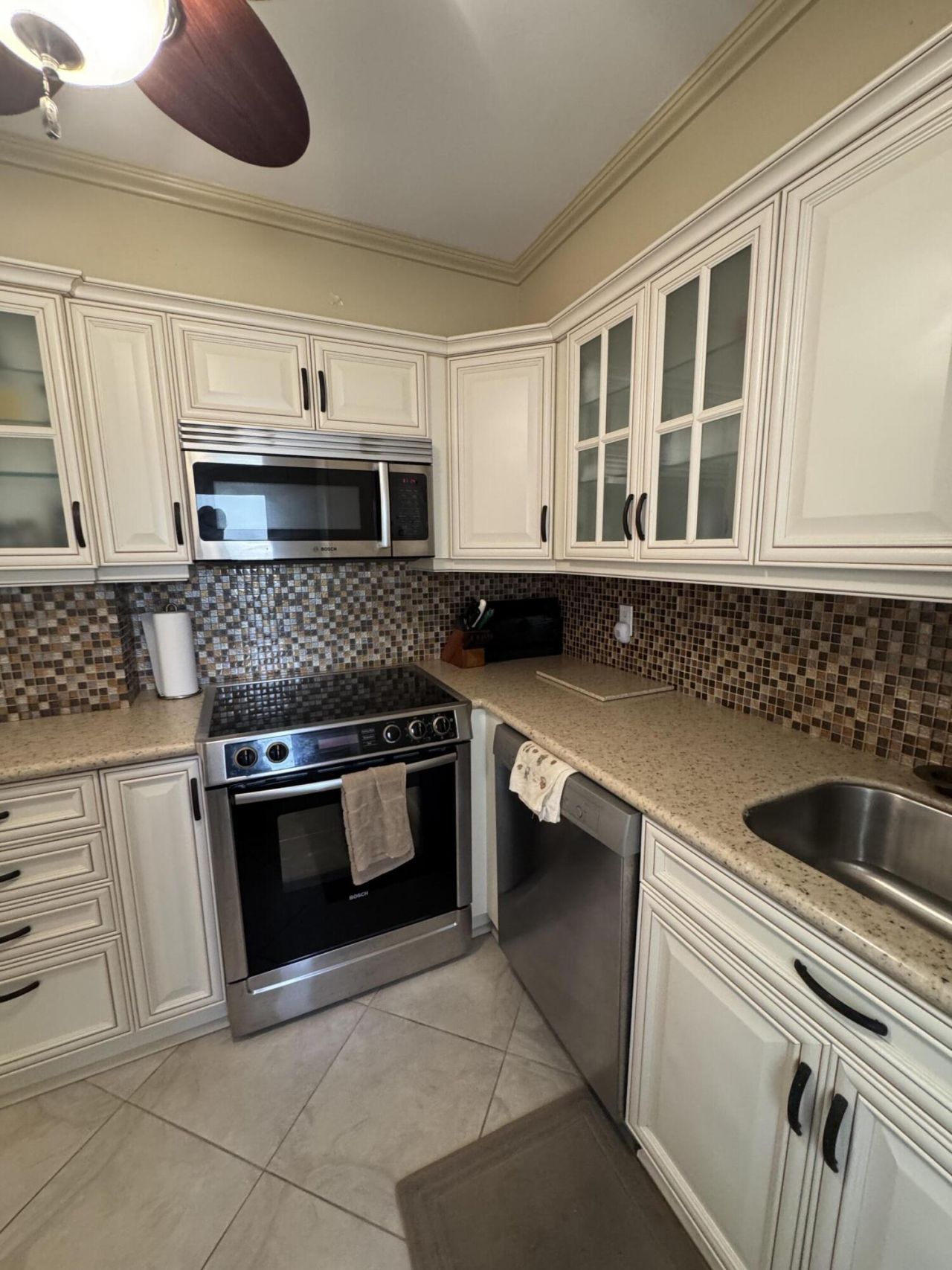 220 Kings Point Drive, Unit 210, Sunny Isles Beach, FL 33160 Photo